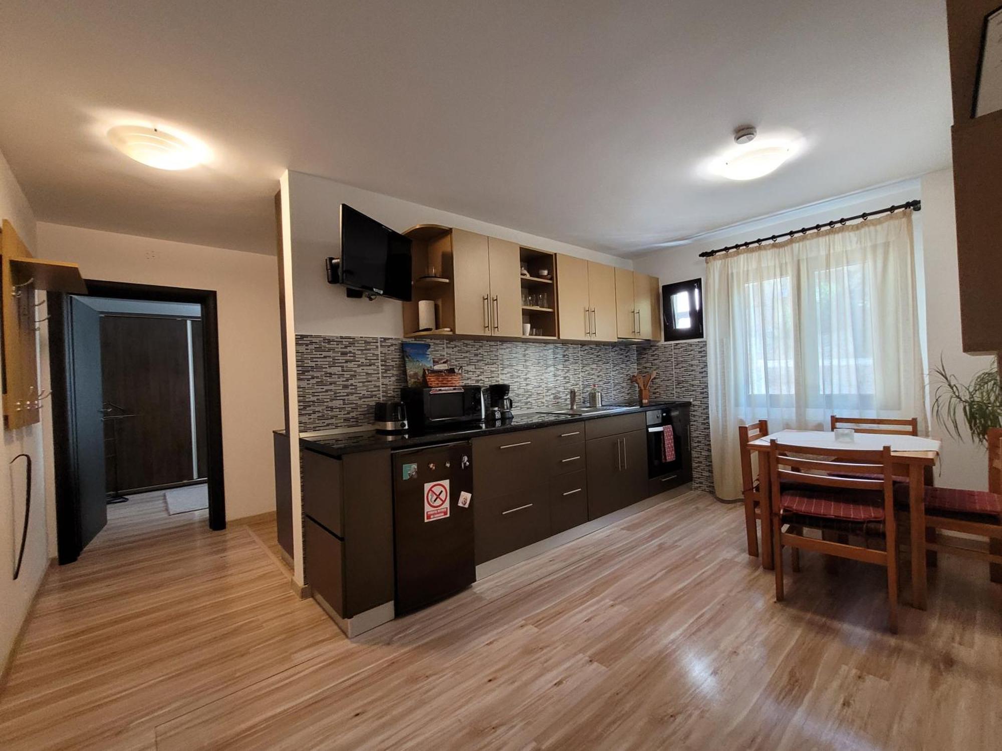 Central Place Apartment Timisoara Bagian luar foto